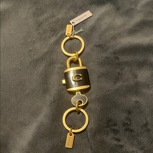 **BNWT**VINTAGE**2-N-1** COACH GOLD/BLACK KEY & LOCK KEYCHAUN(S)